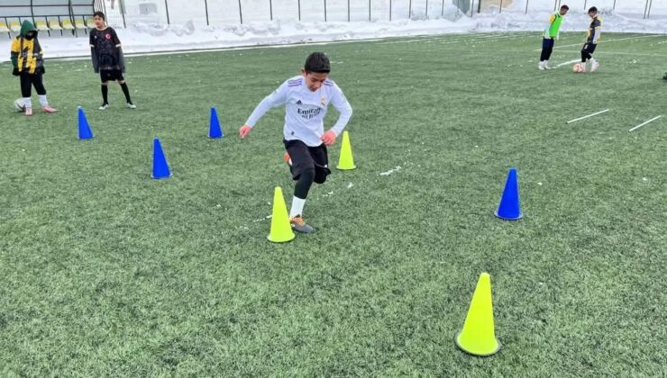 Kağızman’da Gelecek Sahada Yetişiyor!