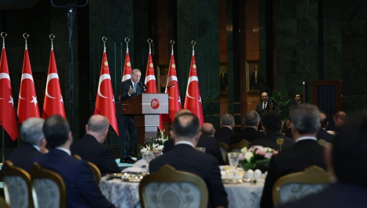 Cumhurbaşkanı Recep Tayyip Erdoğan’ dan Valilere Sosyal Medya Uyarısı: “Devlet Ciddiyetine Yakışmayan Görüntülere İzin Vermeyin”