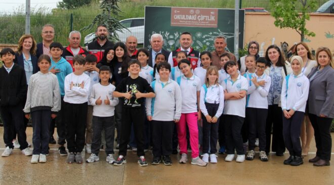Yalova İlkokulu Öğrencileri “Okuldaki Çiftlik” Projesi Kapsamında Seralara Sebze Fidesi Dikti