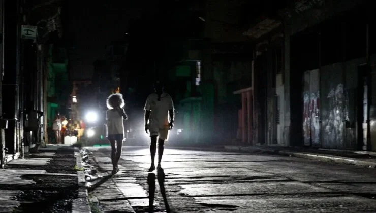 Küba’da Ulusal Elektrik Sistemi Çöktü: Ülke Genelinde Elektrik Kesintisi